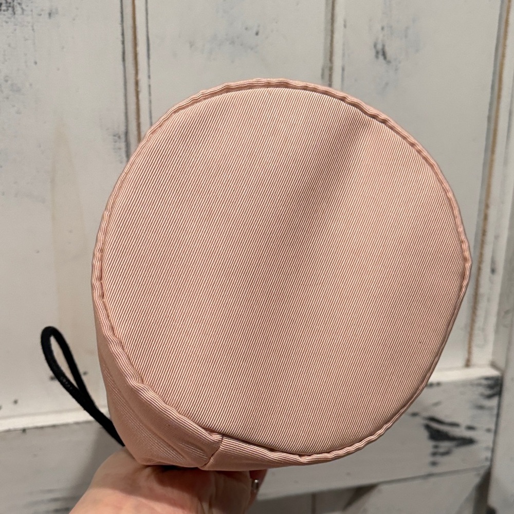 Gucci Blush Satin Cosmetic Bag - Picture 5 of 6